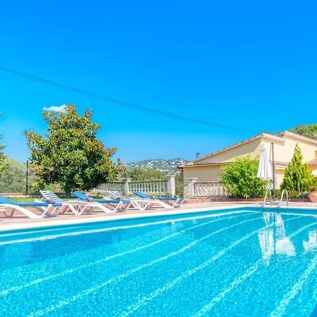 Villa Sleeps 8 Pool Wifi *
