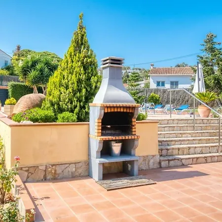 Villa Sleeps 8 Pool Wifi Lloret de Mar