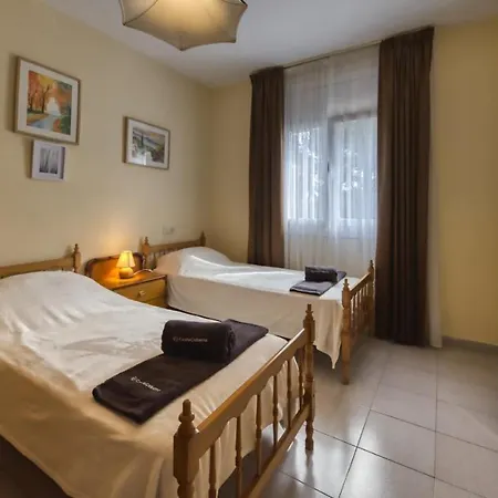 Sleeps 8 Pool Wifi *