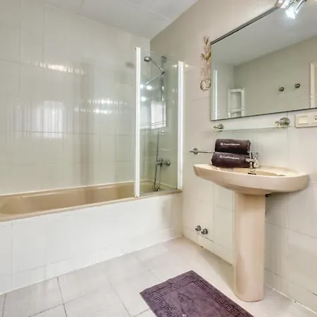 Sleeps 8 Pool Wifi Villa *